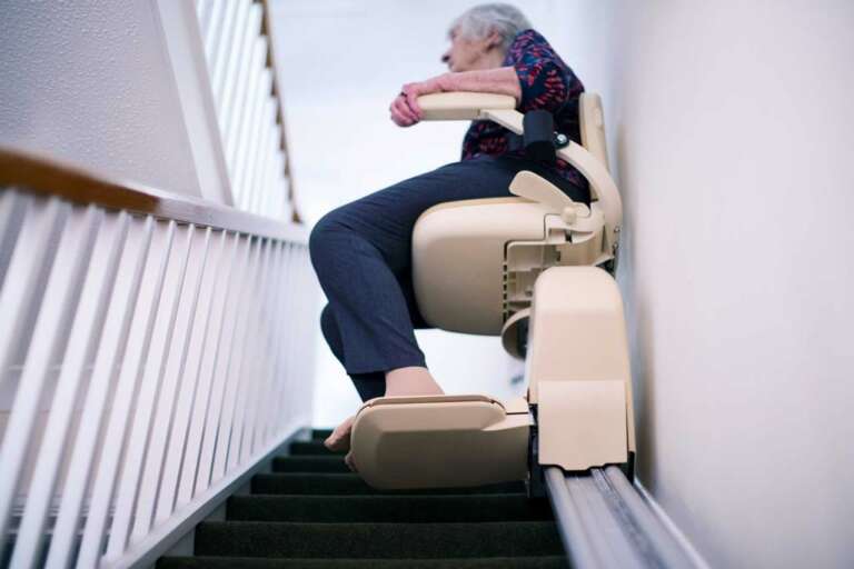 Mit einem Miet-Treppenlift können Sie Ihre oberen Etagen bequem erreichen, ohne einen Treppenlift kaufen zu müssen. Nutzen Sie die Freiheit und den Komfort eines Treppenlifts, ohne sich langfristig zu binden.