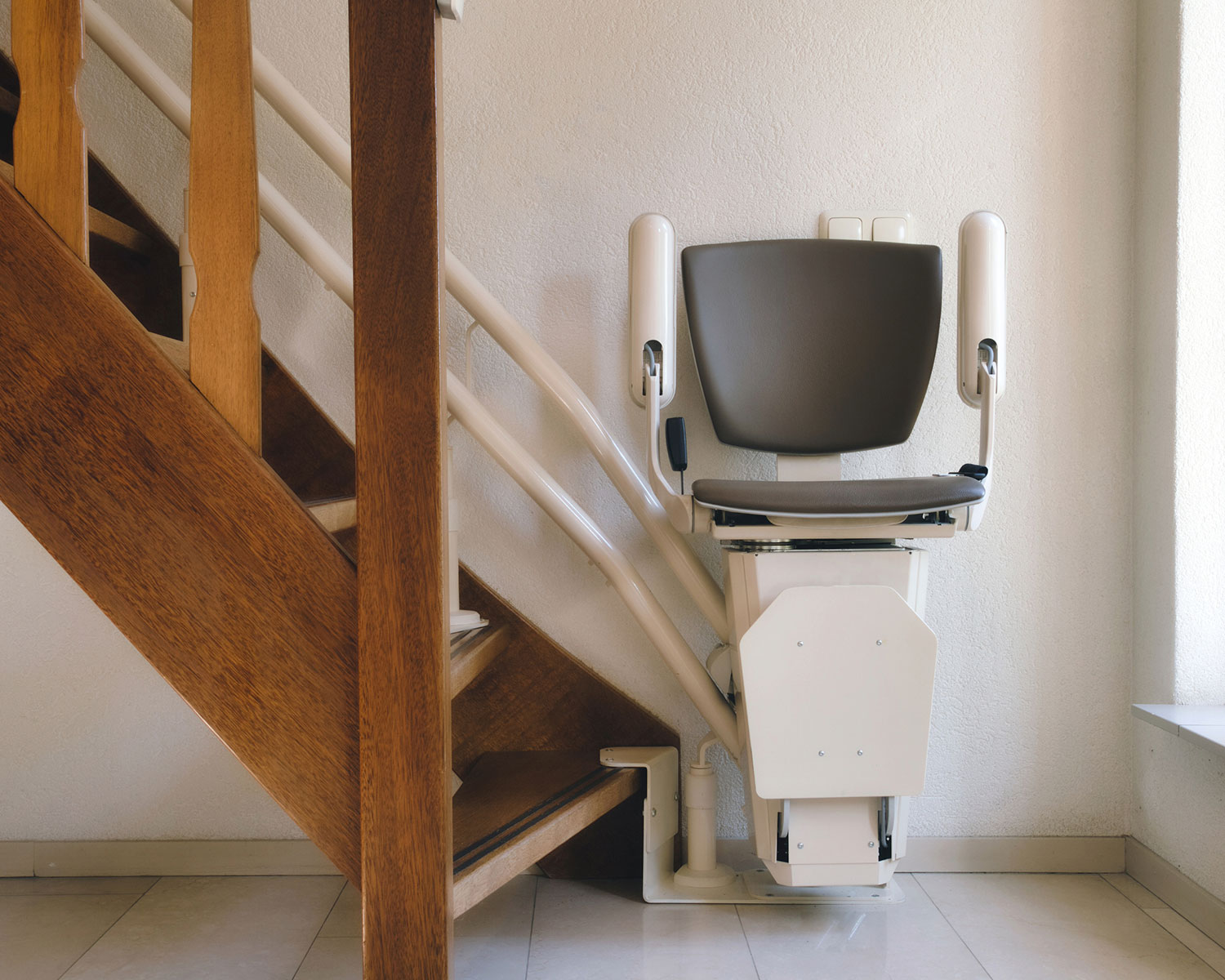 Sitzlift: Sicher & platzsparend. Ideal für jede Treppe. Vergleich & Finanzierungstipps. Für ihr barrierefreies Zuhause!